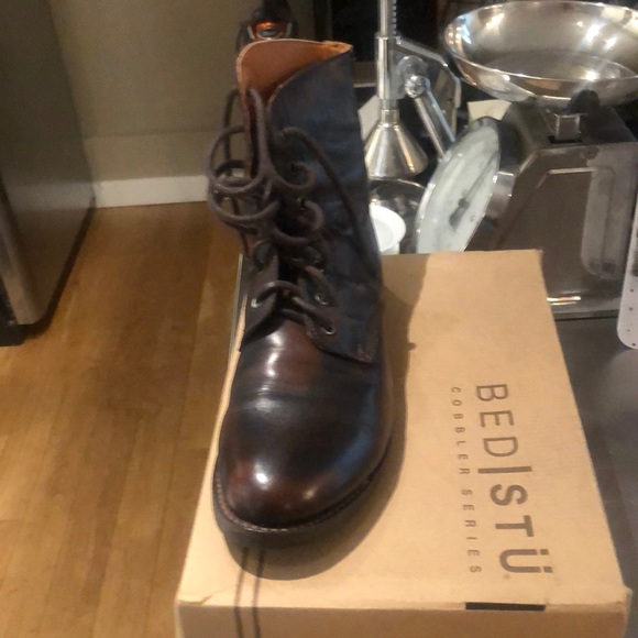 Men’s brown boots - Picture 3 of 6